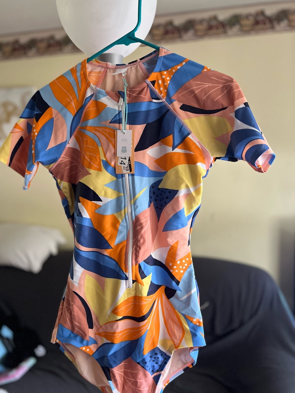 Colorful Abstract Print Short-Sleeve Women's swimsuit - Multicolor